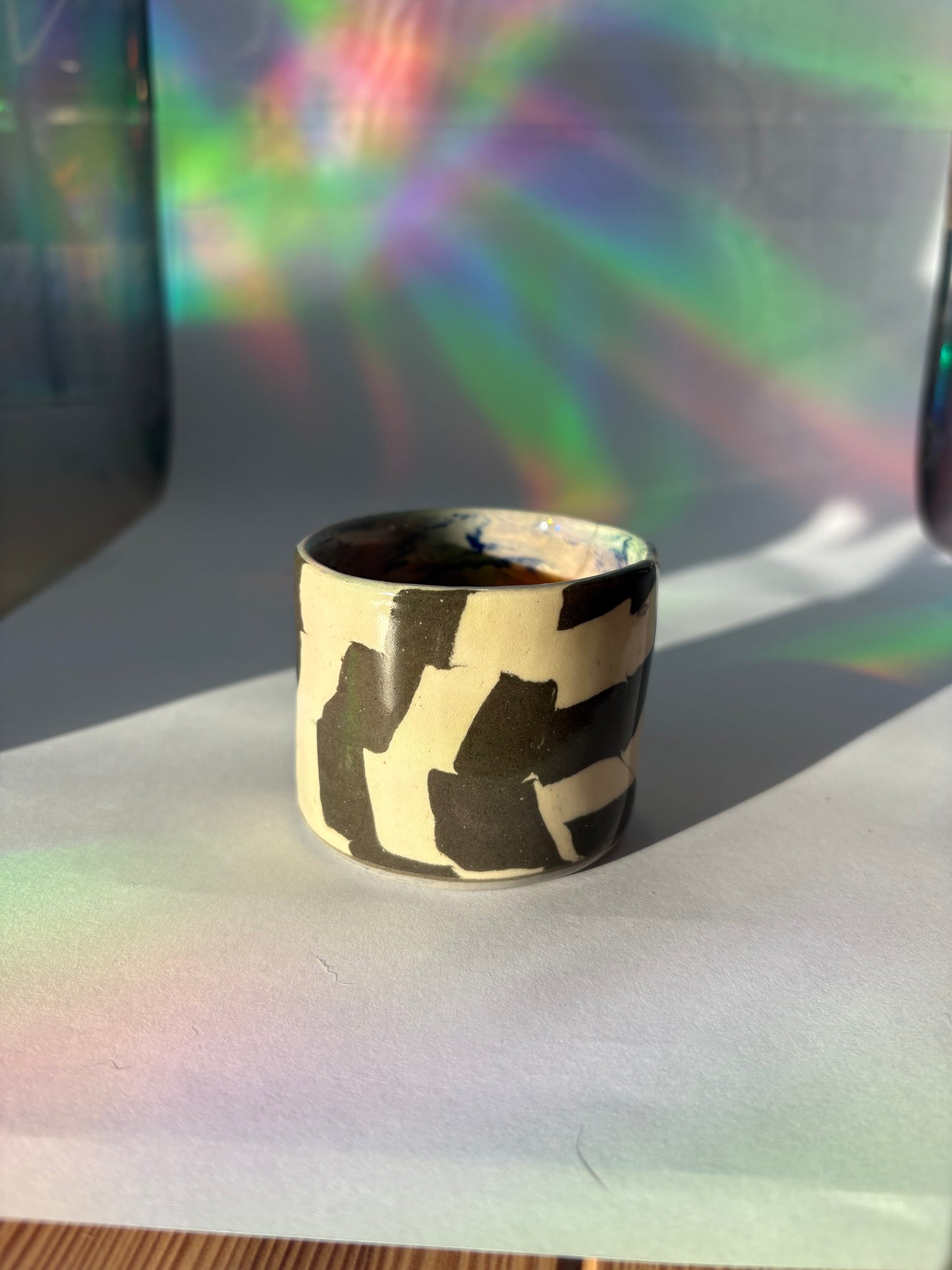 Black / White Short Cup
