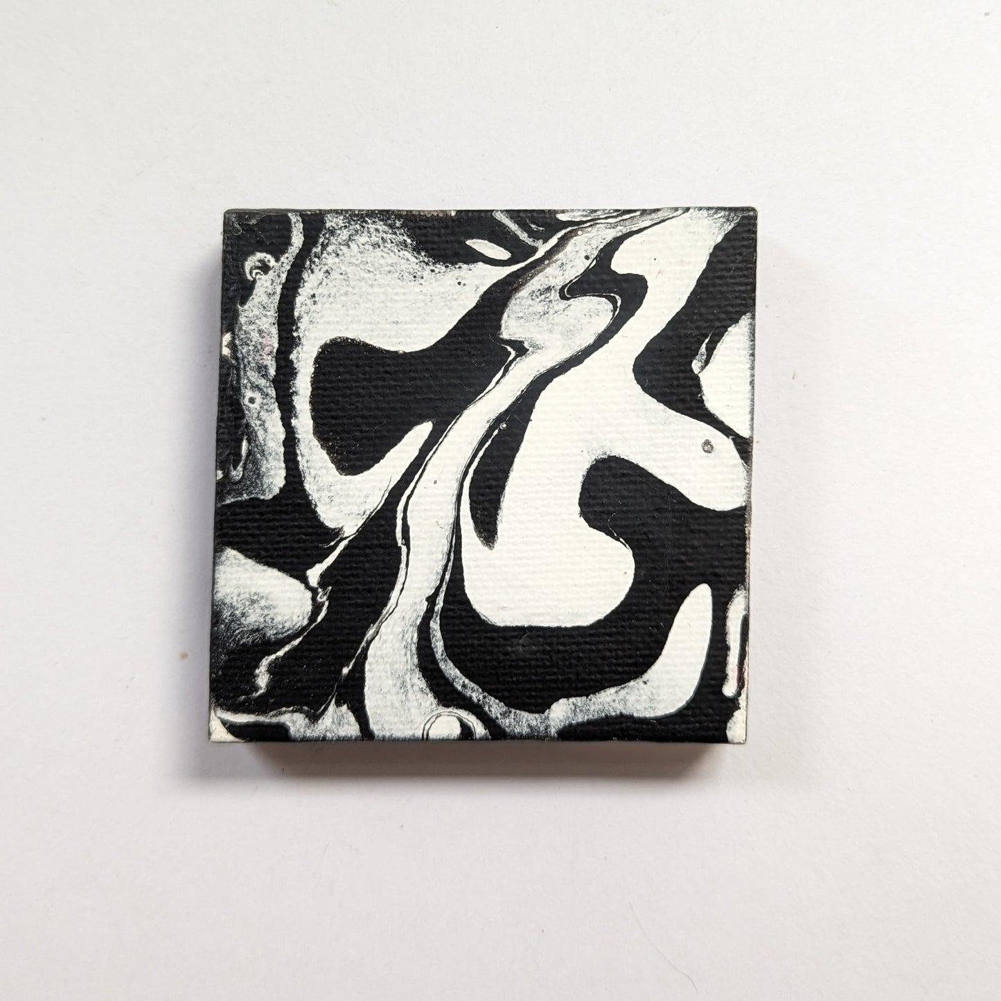 Black and White Pour Magnet